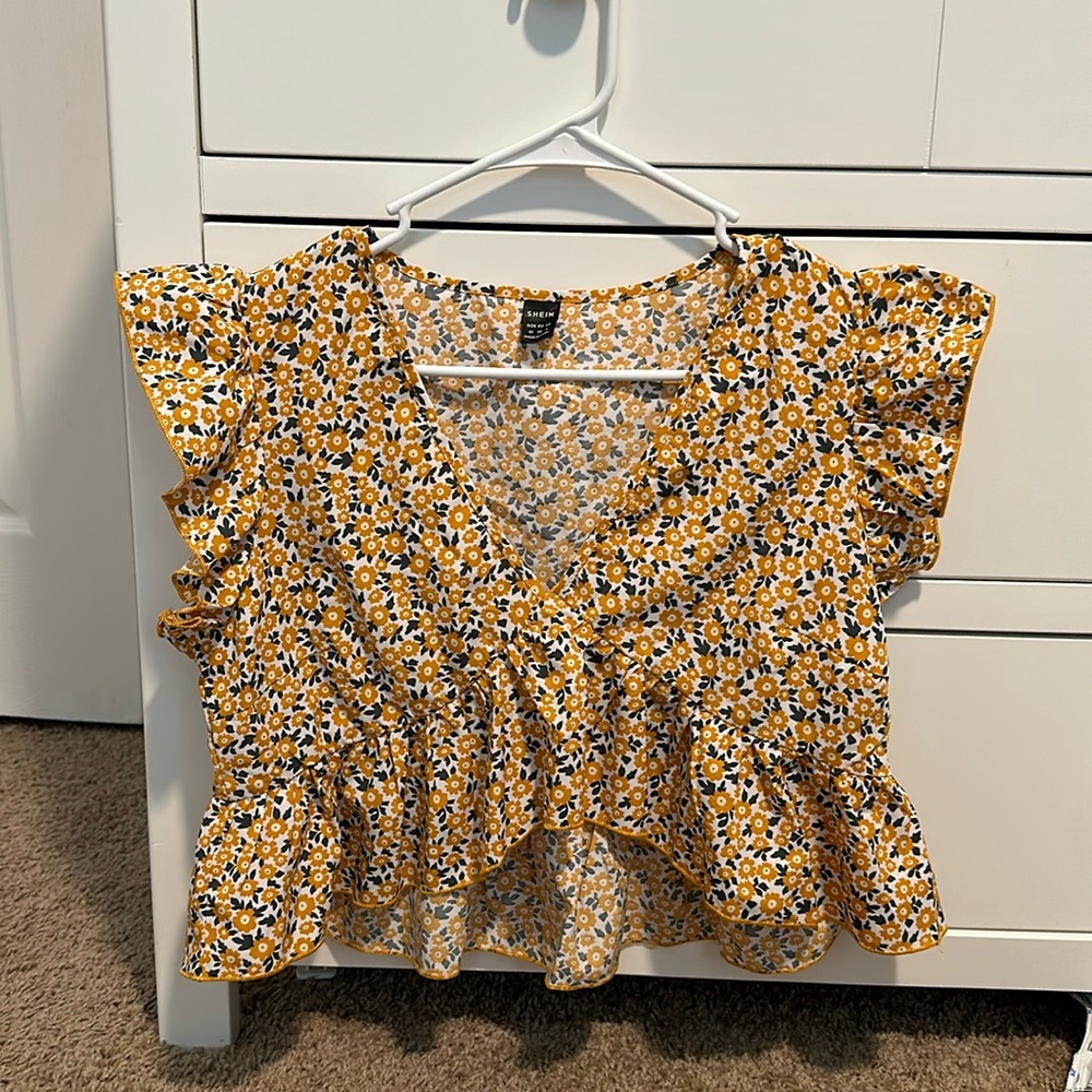 SHEIN Flower Crop Top Blouse